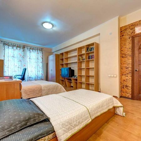Three-Room Apartment Near Ocean Plaza เคียฟ ภายนอก รูปภาพ