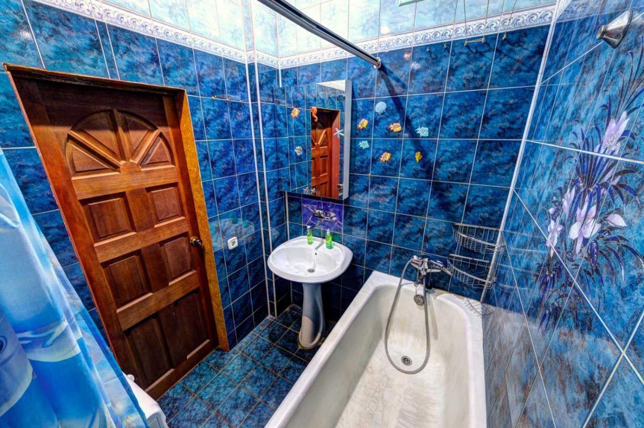 Three-Room Apartment Near Ocean Plaza เคียฟ ภายนอก รูปภาพ