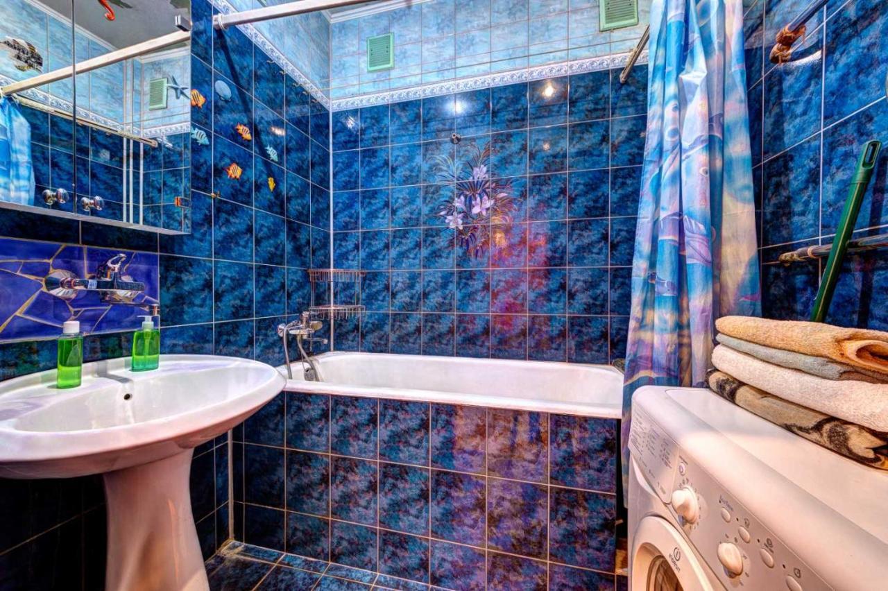 Three-Room Apartment Near Ocean Plaza เคียฟ ภายนอก รูปภาพ